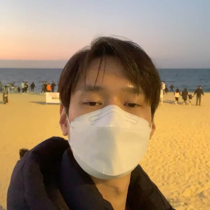 コ・ギョンピョのインスタグラム：「바닷바람」