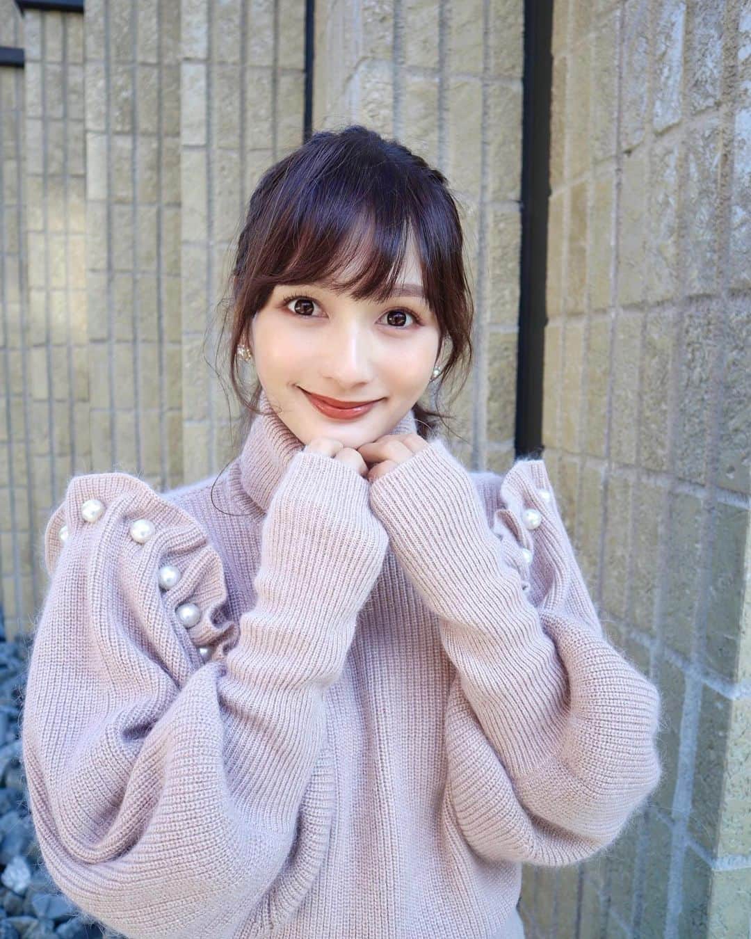 のインスタグラム：「まつ毛ぱっちり💞 2ヶ月ぶりにまつ毛パーマと美眉スタイリングを✨ Une fleurさんの新店舗【中目黒店】にお邪魔したよ🐰 担当はいつも @une_fleur_haru さんです💖  まつ毛はまぶたにつかない程度のカール感で、目尻は流す感じでお願いしています💡 横から見た時のカールがナチュラルで綺麗なんです💕 眉はいつも骨格に合わせてお任せしています💫 さっとパウダーを重ねるだけで綺麗になるの🥺  今回もスッキリ整ってテンション上がる👆✨ また年末にお伺いしよーっと💐  📍Une fleur @une_fleur_eyebrow  @une_fleur_eyelash  #instabeauty#beauty#eye#eyemake#eyeshadow#makeup#eyebrows#eyelash#unefleur#眉毛#眉毛サロン#美眉#眉メイク#まつ毛#まつ毛パーマ#自まつ毛#自まつ毛メイク#アイブロウ」