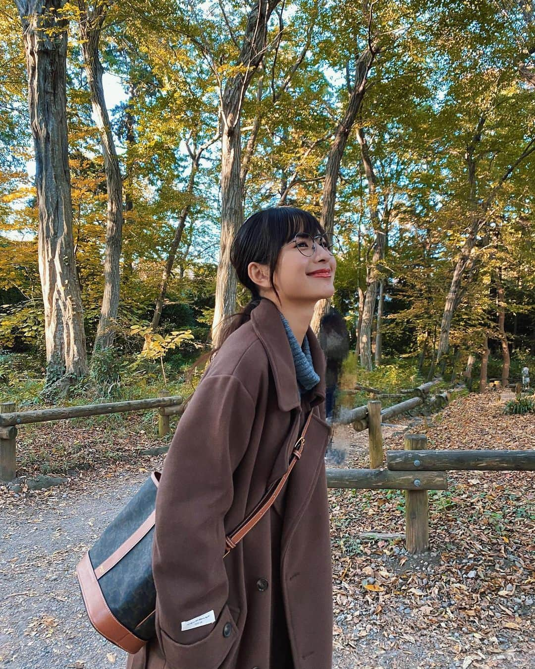 ロンモンロウさんのインスタグラム写真 - (ロンモンロウInstagram)「また井の頭公園に行って、紅葉狩りに行きました♪ 今冬はモカ色がオススメです！   @reedit_official  #reedit #リエディ #リエディスタ#エシカルファッション #サステナブル #SDGs #トレンチコート #メルトンコート  #ハイネック#ハイネックニット #スキニーパンツ  #裏起毛パンツ」11月15日 17時55分 - ronmonroe_official