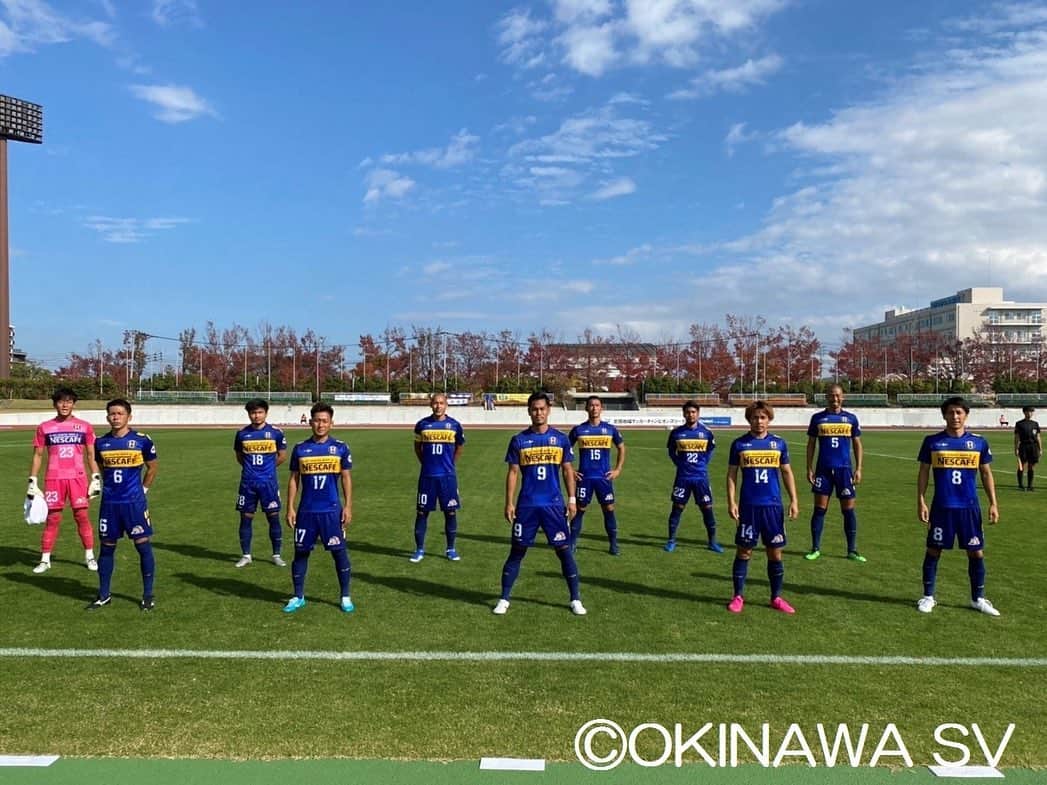 岡根直哉のインスタグラム：「JFL昇格への2度目の挑戦は昨年と同じく、予選リーグ敗退で終わりました。  3日連続試合。 全チームこの大会に懸けてやってる。 1敗したらほぼ終わり。 ほんまに難しい大会や。  悔しいけど、また挑戦するのみ🔥  今シーズンもありがとうございました！  💙💛  #沖縄sv」