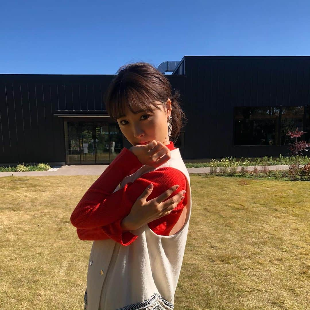 大友花恋さんのインスタグラム写真 - (大友花恋Instagram)「ブランチロケのお写真も。 気持ちのいい日でした☺︎ #ロケで行ったキムチ作りに合わせて #赤いトップスにしたのです~」11月15日 18時00分 - karen_otomo