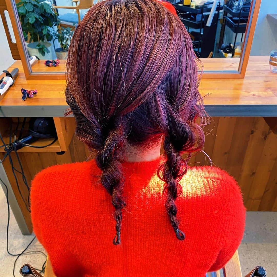 脇田もなりのインスタグラム：「昨日はロープ編みしたよ💇‍♀️🧵💕  #ヘアアレンジ #ヘアセット #hairstyle #haircolor #ピンクベージュ #ロープ編み#singer #music #livestyle #girl」