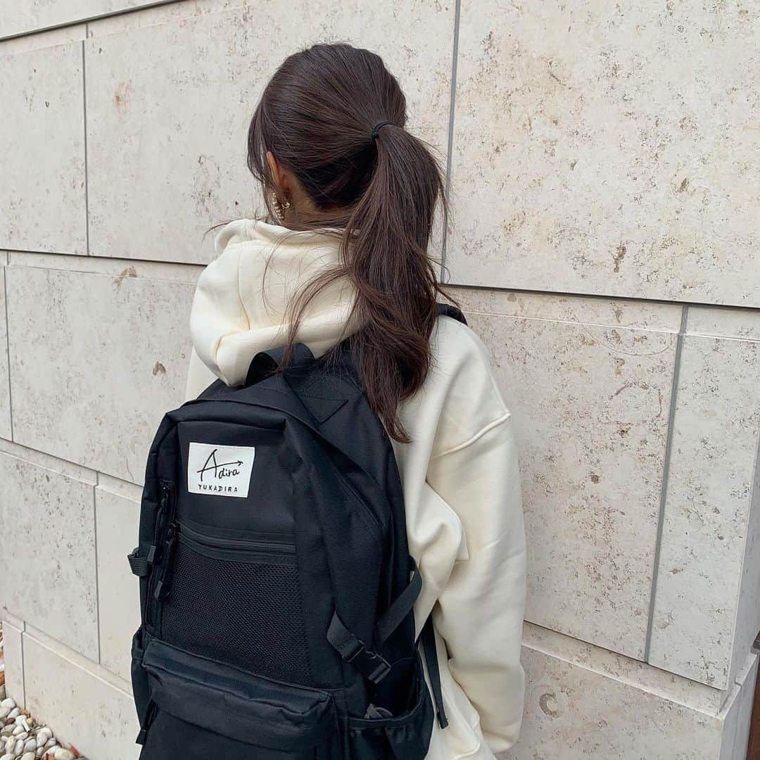 宮崎由加さんのインスタグラム写真 - (宮崎由加Instagram)「🎒🎒🎒﻿ ﻿ ﻿ ﻿ @adira_tokyo のリュック﻿ かなりいっぱい入る〜！﻿ 1泊〜2泊出来るくらいかな🌝﻿ ﻿ 表面の上のポケットは﻿ あえてメッシュにして展示コーナーにした！﻿ ぜひお気に入りのグッズを﻿ 上手に展示してみてください❤︎﻿ ﻿ もちろん何も入れずに使うのも🙆🏻‍♀️﻿ ﻿ ﻿ #宮崎由加 #adira  #adira_tokyo  #アディラ　﻿ ﻿#リュック　#rucksack #backpack  #bag #前髪切りすぎた　#パーカー　#parka」11月15日 18時04分 - yuka_miyazaki.official