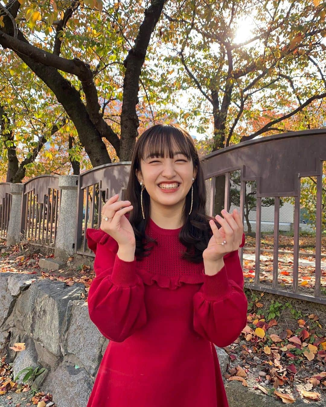 田島芽瑠さんのインスタグラム写真 - (田島芽瑠Instagram)「少しだけ紅葉気分🍁  今年は紅葉見に行けなかったな…😔 昨日たまたま通った道が人もいなくて凄く秋っぽかったから写真撮ったよ〜📸」11月15日 18時16分 - meru_chan_official