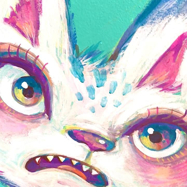 チアキコハラのインスタグラム：「久しぶり過ぎてすいません💦 猫みたいな生き物描きました🐱 .  今月中に完成（予定）頑張る💪😤  #eimi #スヤスヤグーグ #suyasuyazzz  #artwork #ライブペイント  #cat #ねこすたぐらむ #ペンキ塗り  #民泊の外壁描いてます」