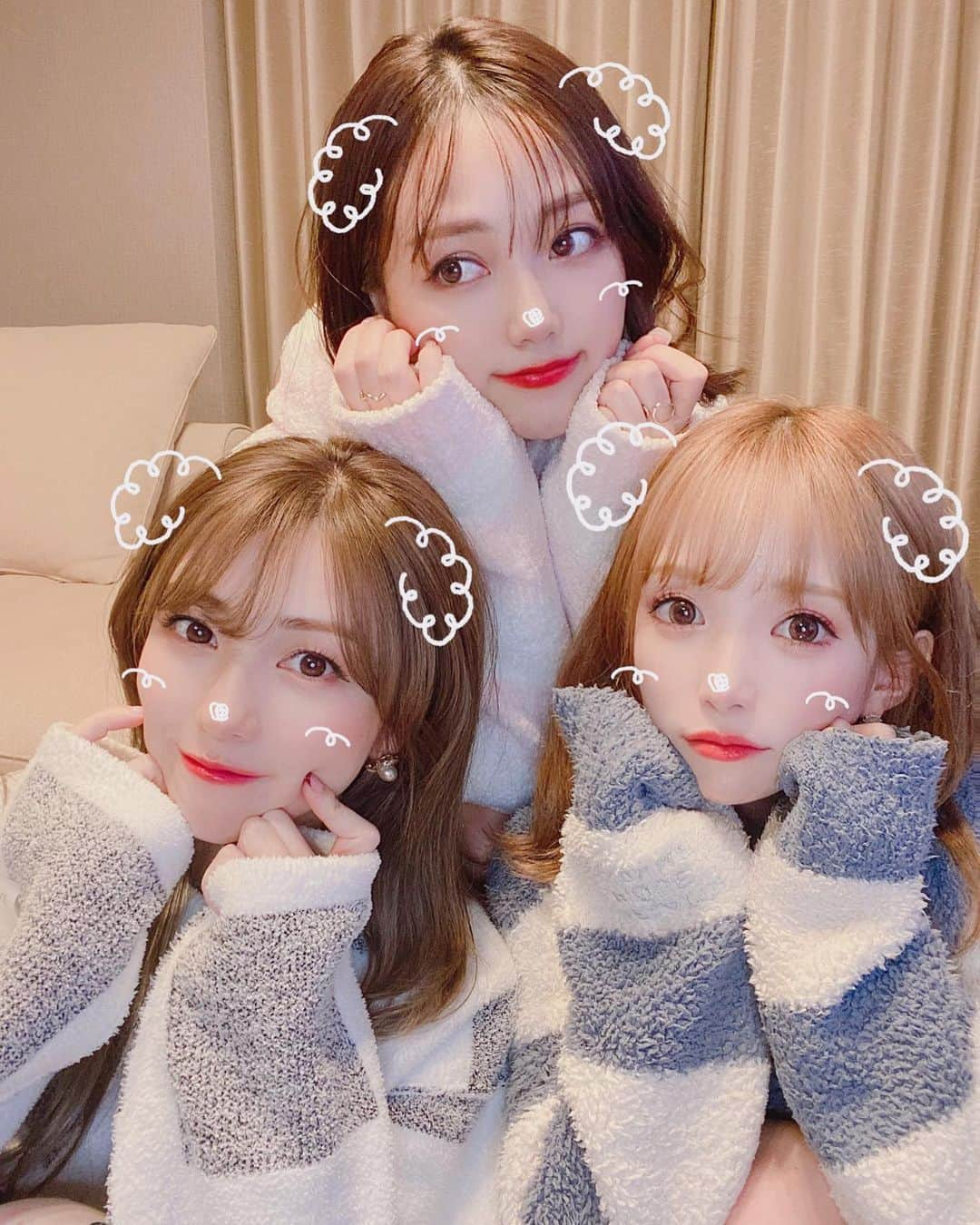 八鍬里美さんのインスタグラム写真 - (八鍬里美Instagram)「パジャマパーティー🥳🎉💕 とかいってUber頼んでおしゃべりしてただけ🤣❣️笑　 i・LAND観ながらあーだこーだ言うの楽しい😂❤︎続き気になる🥺 . #パジャマ#パジャマパーティー#iland#面白すぎ#Uber#snow#girlsnight#ガールズトーク」11月15日 18時22分 - satomi_yakuwa