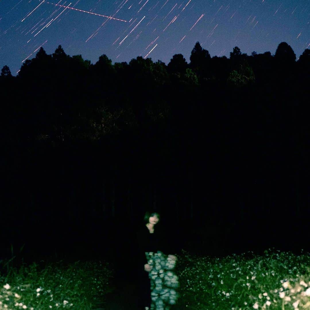 塩見珠希さんのインスタグラム写真 - (塩見珠希Instagram)「#夜 #花 #スカート」11月15日 18時24分 - _shiomi6