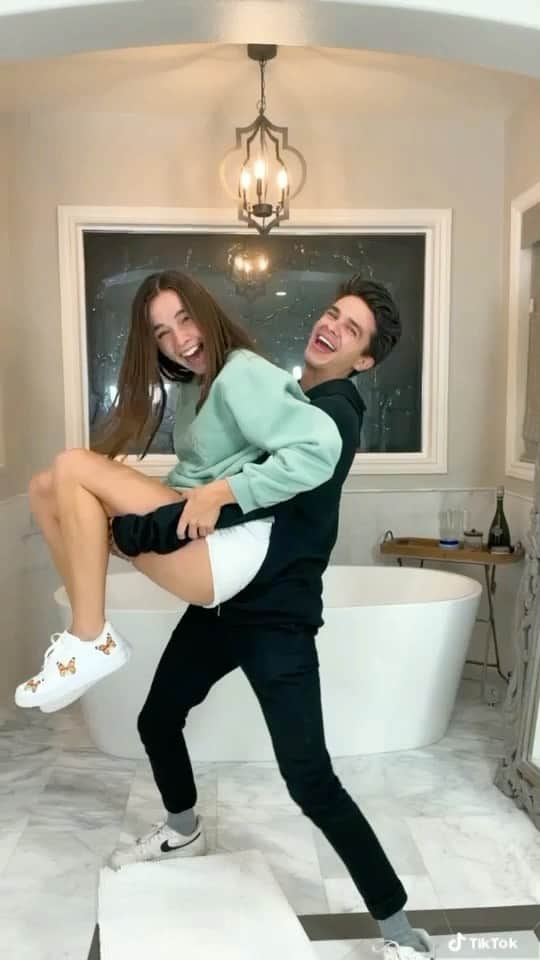 Brent Riveraのインスタグラム：「So we tried this..🙄😂 @piersonwodzynski」