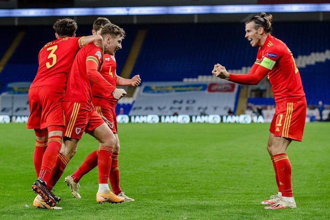 ガレス・ベイルのインスタグラム：「🏴󠁧󠁢󠁷󠁬󠁳󠁿💪🏻 @fawales」