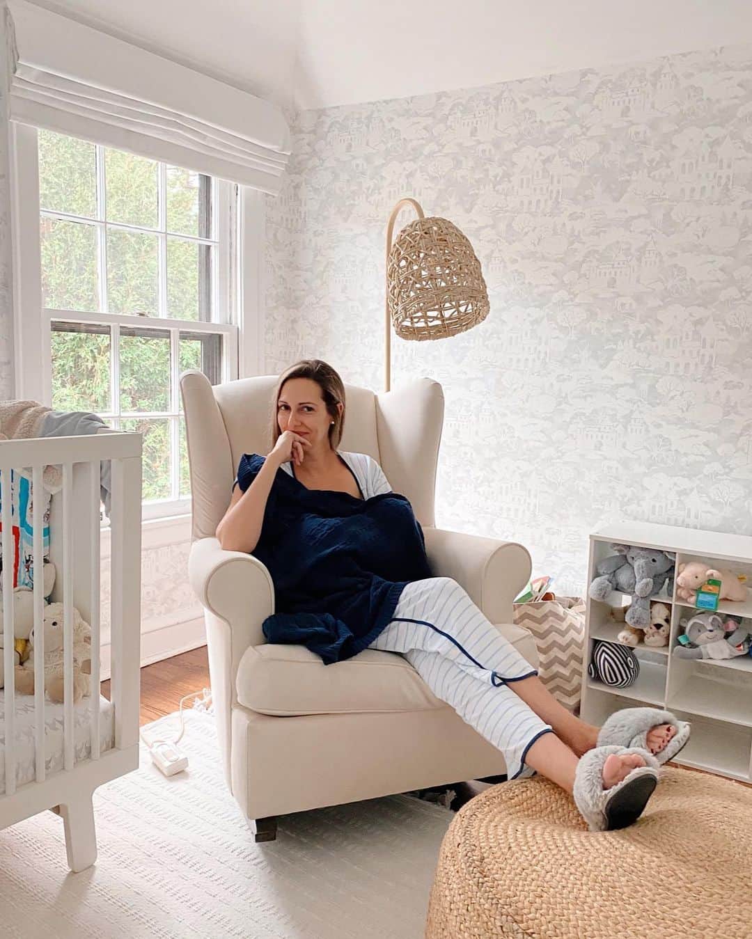 Anna Jane Wisniewskiのインスタグラム：「Feeling those first kid vibes when your older kids know how to work the remote. 😬  http://liketk.it/31dN1 #liketkit @liketoknow.it #newbornbaby #genderneutralnursery」
