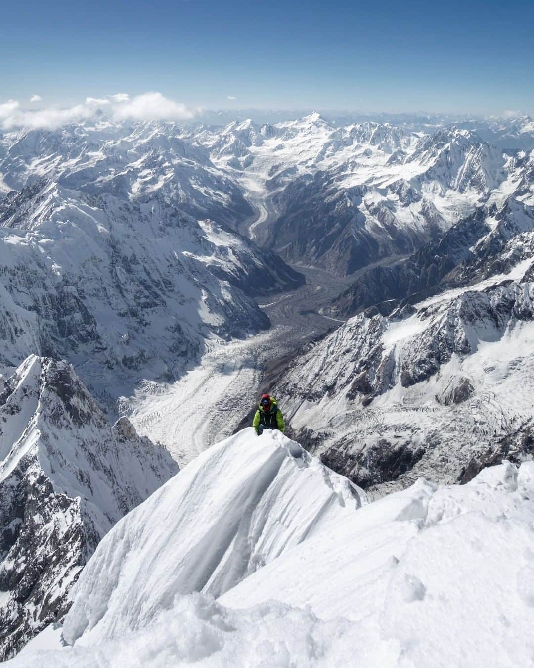 ミレーのインスタグラム：「This shot was taken 6900m above sea level. Knowing that the Sani Pakkush culminates at 6953m, it's safe to say @symon9v and @pierrick_fine were pretty close to a joyful moment after climbing the south face of this Pakistanese mountain for the first time. Ever.  #MilletRiseUp」