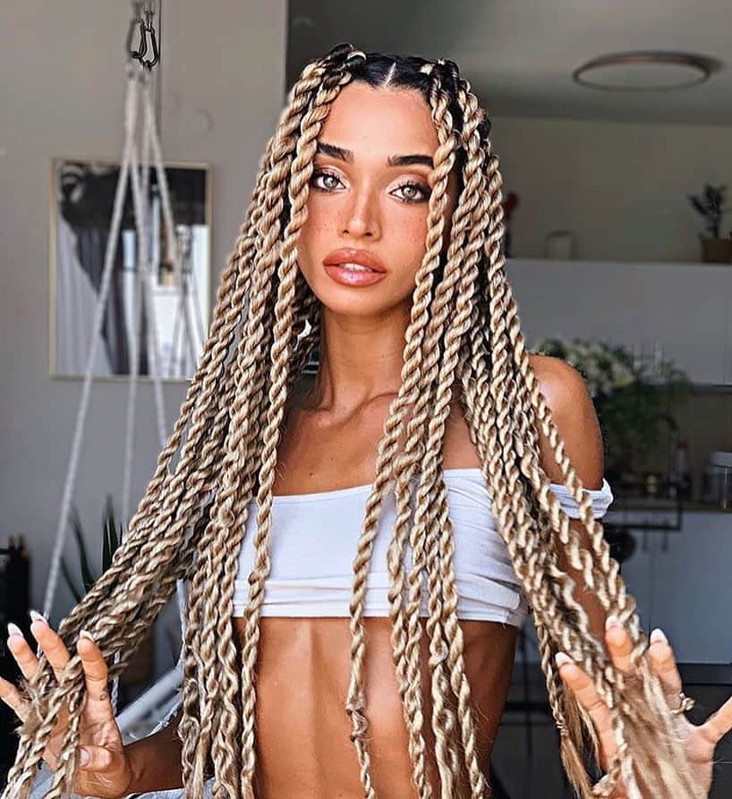 I N S T A B R A I Dのインスタグラム：「The beautiful @edenfines rocking these braids 💥💥」