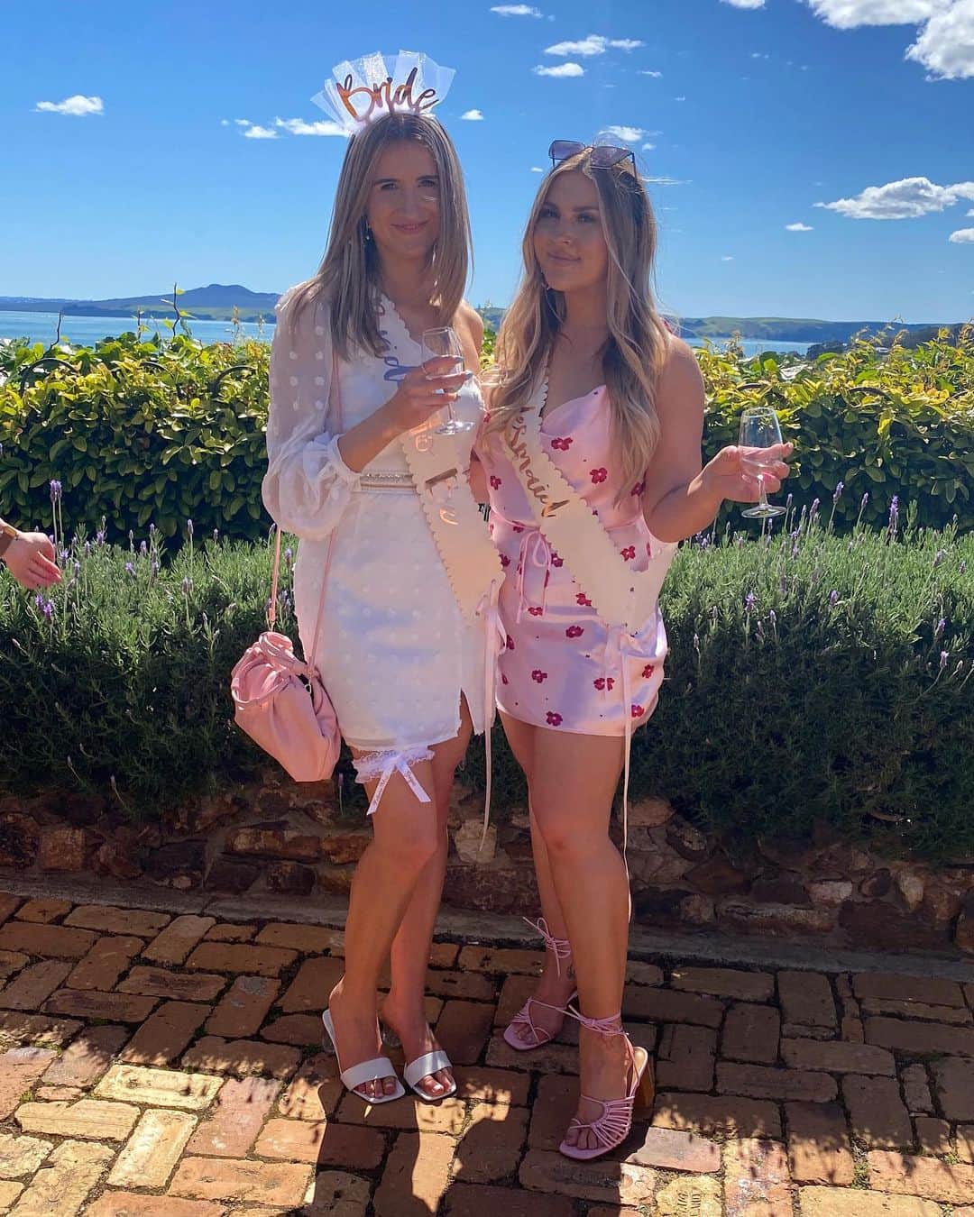 Shannonのインスタグラム：「I was meant to post some cute photos yesterday but naturally I had the hangover from hell 😂💓🤡 this weekend we celebrated @kelly_toon’s bachelorette and it was probs the highlight of my 2020 ☀️ ilysm kelly I hope you had the best time!! 🎉 you deserve every second of happiness and I cannot wait to see you walk down the isle IM GOING TO CRY SO HARD 💓😩」