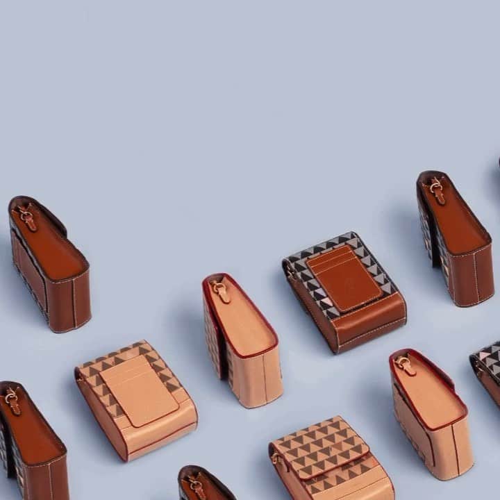 Schutzのインスタグラム：「ONE OF EACH SCHUTZ 4GIRLS HANDBAG TRIANGLE ❤️ #schutz4girls」