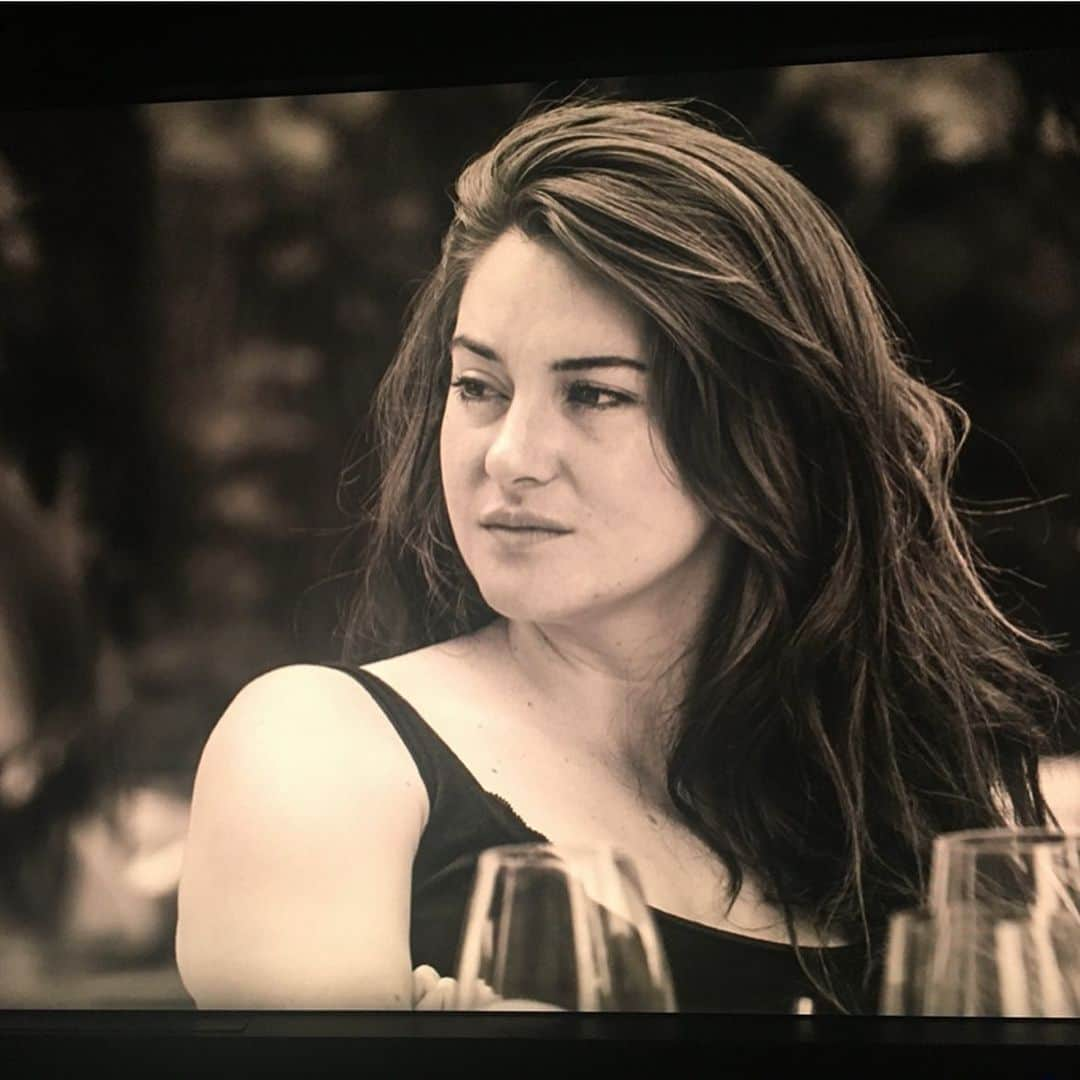 ゾーイ・クラヴィッツさんのインスタグラム写真 - (ゾーイ・クラヴィッツInstagram)「happy born day to my sis @shailenewoodley  i am so lucky to know such a smart, funny, honest, badass, and frankly-- just really fucking cool human. you. go. girl.  and then...keep going. ♥️🥳♥️」11月16日 4時27分 - zoeisabellakravitz