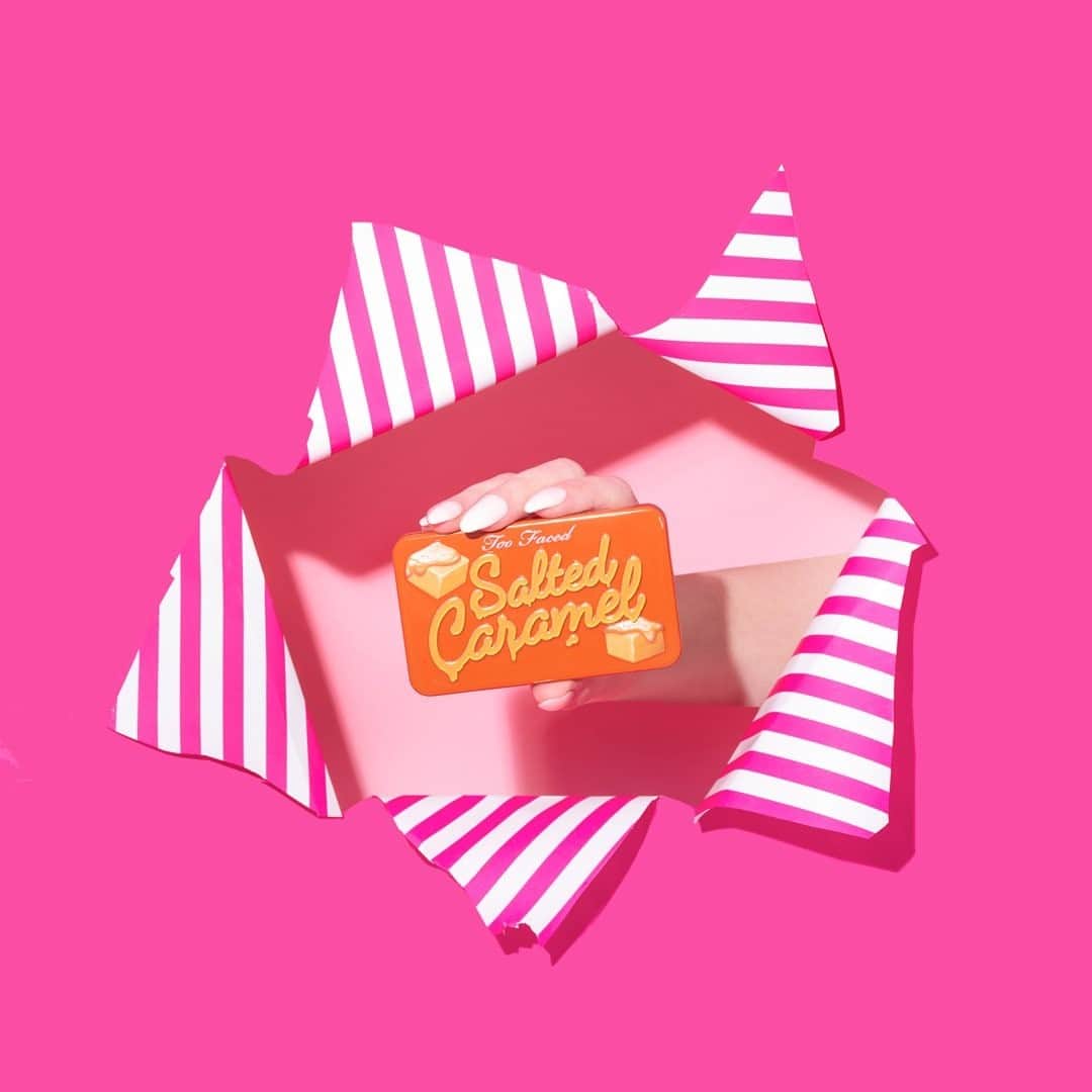 のインスタグラム：「More Salted Caramel, please! 😍 Indulge in our richly-seductive Salted Caramel Mini Eye Shadow Palette full of warm, buttery neutrals! What’s your favorite sweet treat? 👇 Available @sephora. #toofaced」