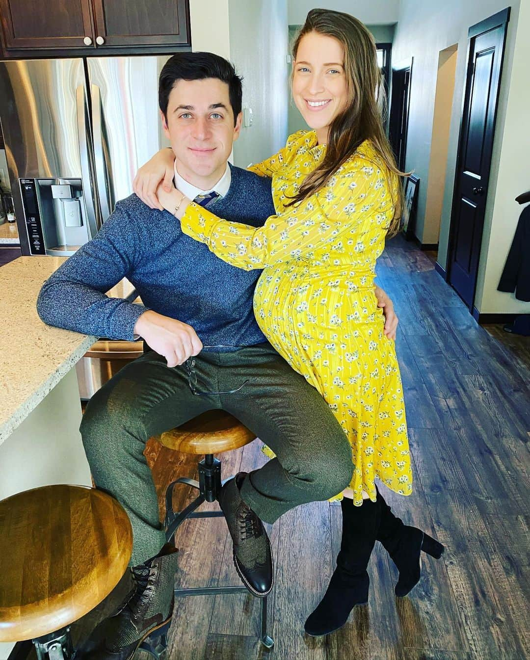 デヴィッド・ヘンリーのインスタグラム：「Happy Sunday from me, Maria and little James who is ready to make his debut Christmas Eve!!! Sending all our love to you on this beautiful day. Grateful to have this amazing woman in my life who believes in me more then I do myself! #attitudeofgratitude」