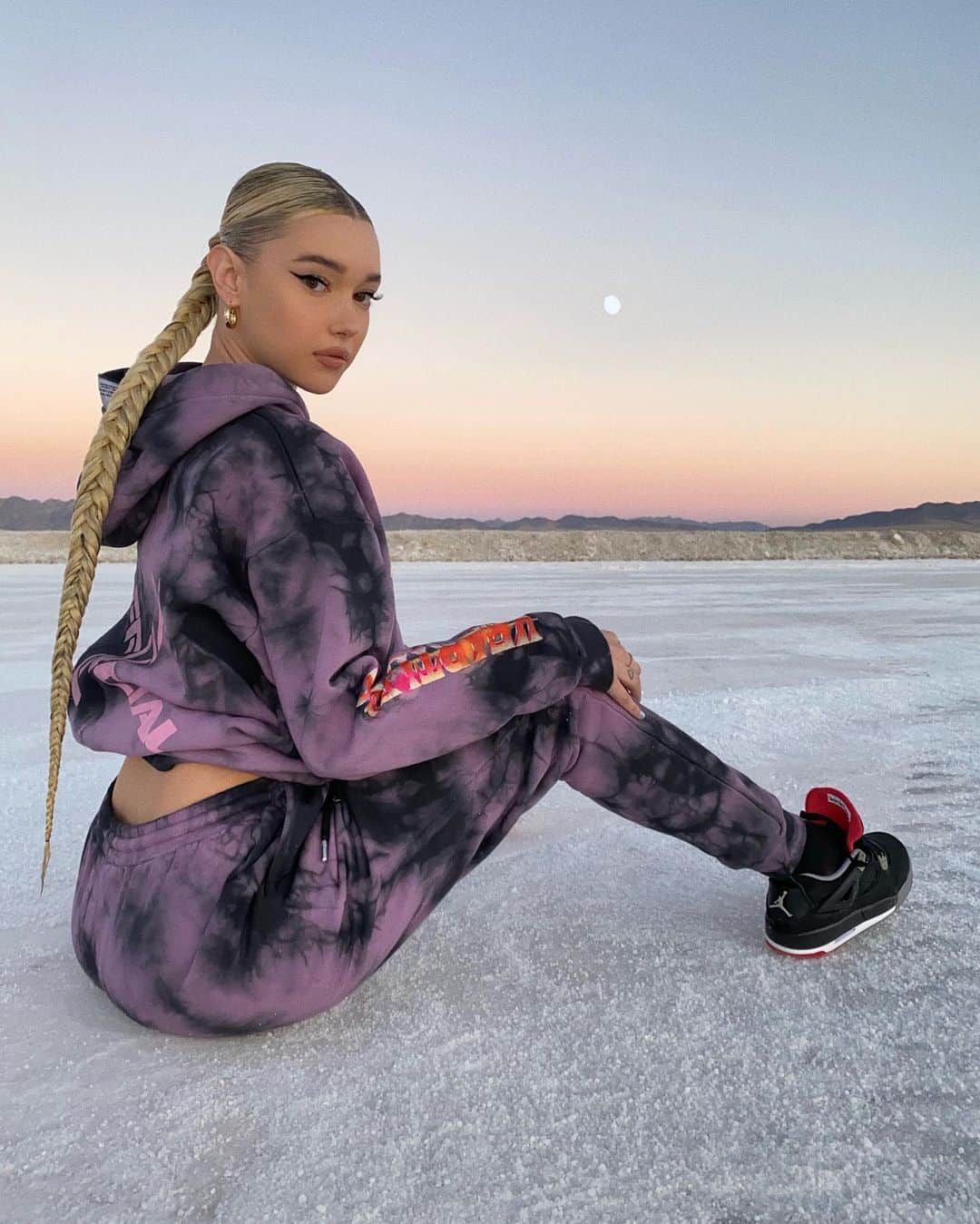 サラ・スナイダーのインスタグラム：「Get early access to Sarah Snyder X @boohoo by downloading their app. Head to my stories for more !」