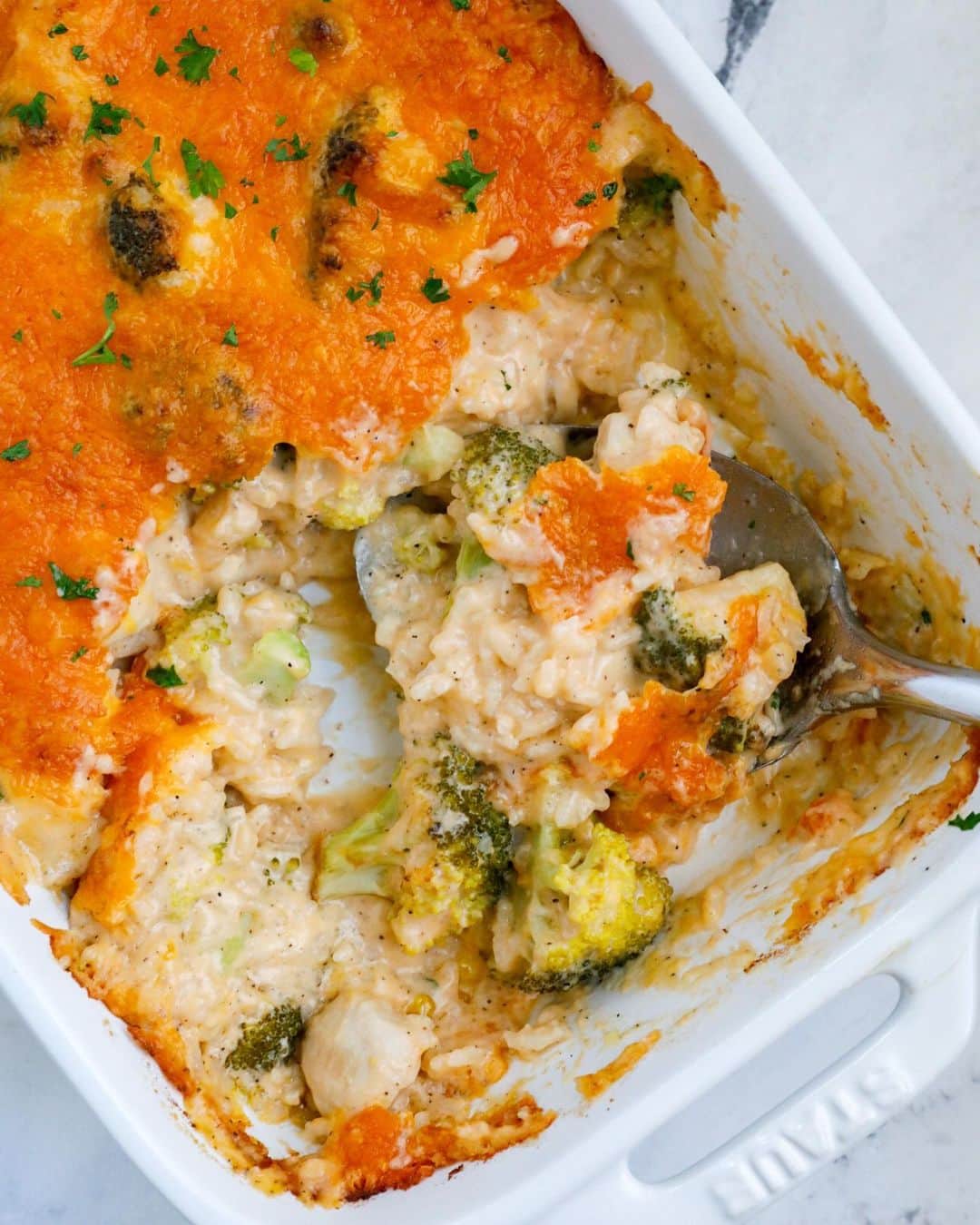 Easy Recipesさんのインスタグラム写真 - (Easy RecipesInstagram)「Cheesy on the outside, creamy and packed with rice, chicken, and broccoli on the inside, this Chicken Broccoli Rice Casserole is the ULTIMATE weeknight dinner recipe. Topped with melty cheddar cheese, this homemade casserole packs comfort in every bite! This is also one of my favorite holiday dish.   Grab the full step-by-step recipe link from my bio @cookinwithmima  https://www.cookinwithmima.com/chicken-broccoli-and-rice-casserole/」11月16日 4時50分 - cookinwithmima