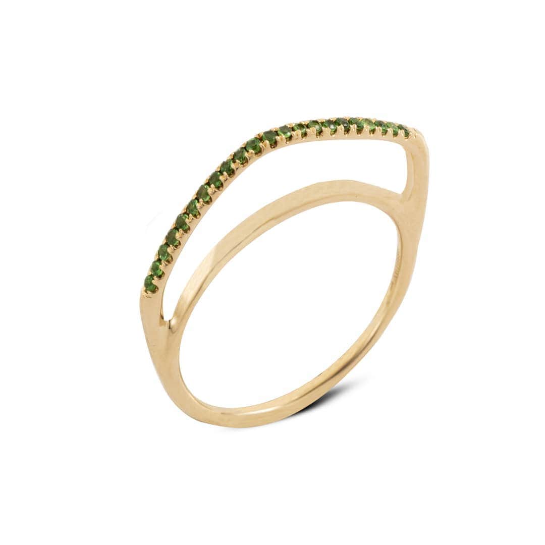 イオッセリアーニのインスタグラム：「Microcosmo tsazvorite iconic iosselliani ring #iossellianifinejewellery #tsavorite #handmadefinejewelry #goldrings #uniquepieces #10k #microcosmo」