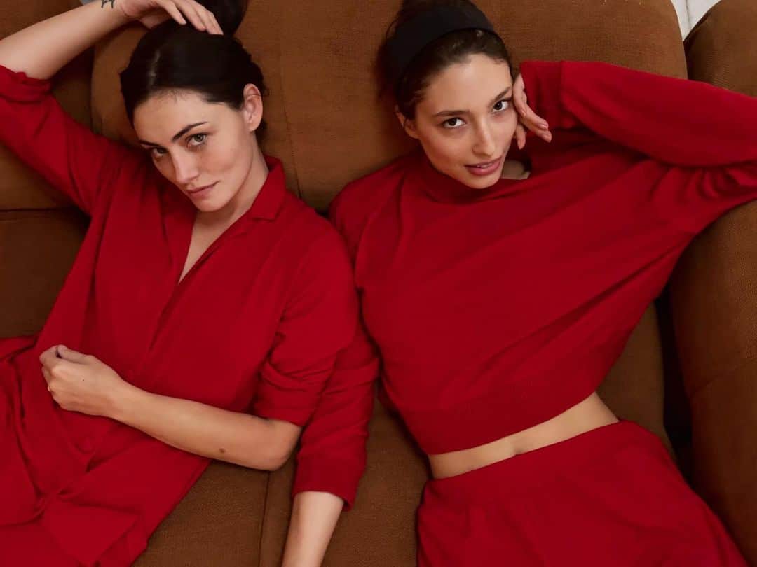 フィービー・トンキンのインスタグラム：「Fancy girls on a Sunday ❣️ #atyp @shoplesjour」