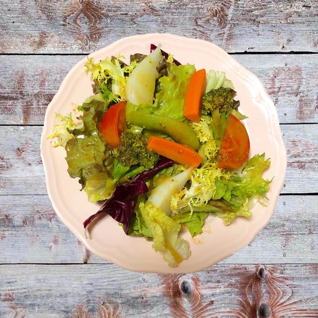 長江愛美さんのインスタグラム写真 - (長江愛美Instagram)「おうちdeもりもりサラダDAY🥗 野菜美味しい🤤🥬  #野菜 #もりもり #健康」11月15日 20時17分 - manamin.512