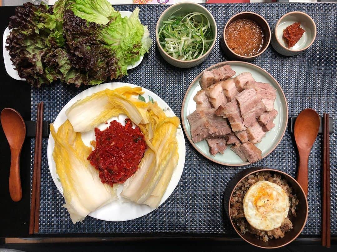 ヨンジュン のインスタグラム：「와이푸의 솜씨 훌- 륭」