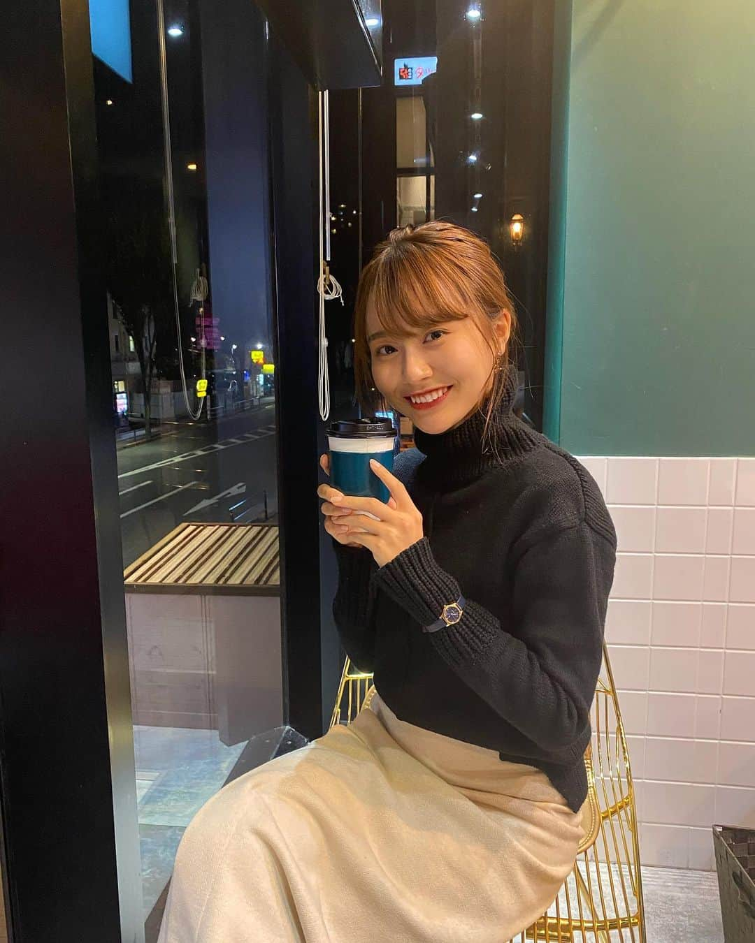 渡邊麻衣さんのインスタグラム写真 - (渡邊麻衣Instagram)「.  いつも冷たいのしか飲まないけどさすがにこの日は寒すぎた🍂  #カフェ #新大久保 #新大久保グルメ #新大久保カフェ #マカプレッソ #マカロン #コーヒー #cafe #macaron #coffee」11月15日 20時24分 - mai_watanabe3