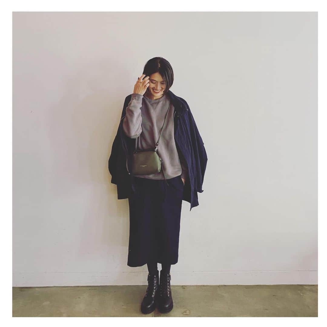 のインスタグラム：「. たぶん人生初gu。スウェット買ってみました。 今年らしいグレージュ。なかなかよい色です😊 @gu_global   #ootd #tops #gu #アラフォー#アラサー#アラフォーコーデ #アラサーコーデ #お仕事コーデ #アラフォーol #アラサーol #あらふぃふ #アラフィー　#アラフィーコーデ #アラフィフコーデ#40代ファッション #40代コーデ　#30代ファッション　#30代コーデ　#50代ファッション#50代コーデ #大人コーデ #大人カジュアル」
