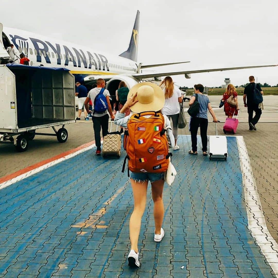 CABINZEROさんのインスタグラム写真 - (CABINZEROInstagram)「Boarding time 🛫🎒  Such a great photo of you with your backpack 🥰 Thank you for sharing your awesome photo with us 🔥🔥🔥 @themaincourseblog #travelblogger #travelgram #backpack #boarding #flight #traveller #cabinzero #repost #instagram #instadaily #instagood #instalike #instamood #travelphotography #traveling #travels #backpacking #timetravel #travelbags #thankyou #staysafe」11月15日 20時26分 - cabinzero