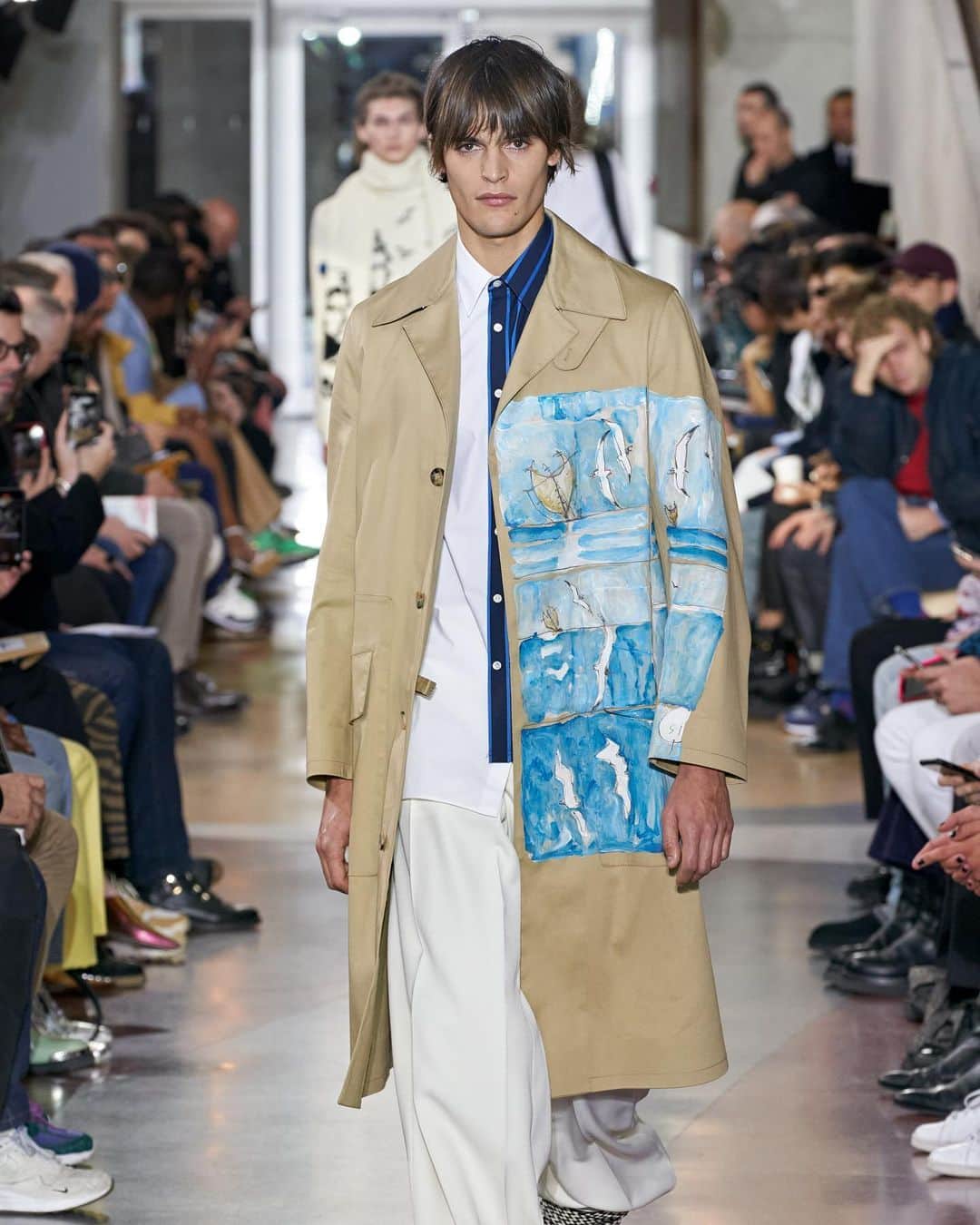 ランバンのインスタグラム：「#LanvinFW20 beige cotton coat with handpainted Corto Maltese scene. Available in stores.」