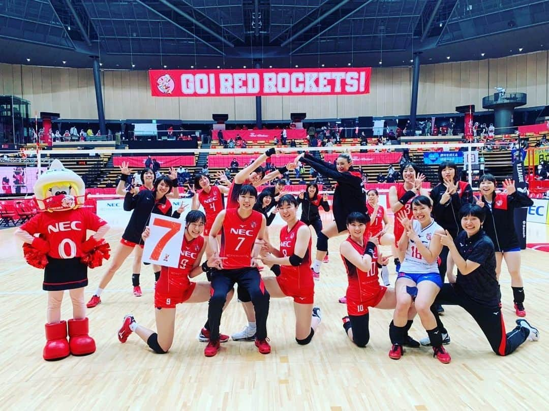 山内美咲さんのインスタグラム写真 - (山内美咲Instagram)「#2020-21 ﻿ #vleague  #necredrockets ﻿ #7勝目  #大田区総合体育館 ﻿ #ホームゲーム  #真っ赤  #ホームの思い出 #おまかせ定食  #寿美吉  #すみよし  #Ｒ1 #監督からの差し入れ  #体調管理はしっかりと ﻿」11月15日 20時29分 - yama9436