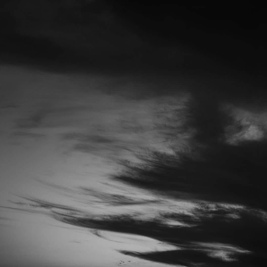 FIVE FOCUS takarada_officialさんのインスタグラム写真 - (FIVE FOCUS takarada_officialInstagram)「Suspicious sky. at @leica_camera   #leica #leicaphotography #leicam10monochrom #monochromephotography #monochrome #sky #空 #車からの景色 #レンジファインダー #lfl #lfi #contrast #高槻 #枚方大橋 #ポルシェ   @mottosatoshi @shimisun @soborodon22 @nisida_takenori @fumihikokawaura @kk.sasayama @mkyohei @gon.taku08 @takumi_ishiyama @irukaseikotsu_dolphinlab @okome.bb @masayart」11月15日 20時30分 - takaradayuuya