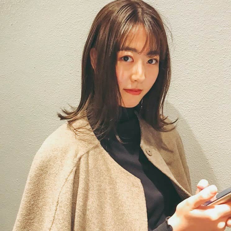 関根真優のインスタグラム：「こんばんは⭐️  もういつの間にかコートの季節ですね🧥 私事ですが最近マフラー買いました！あと、１つ狙ってるコートがあるので早くゲットしたいな、、🤍 皆様も身体冷やさないようにお気をつけ下さい💦  いつもお願いばかりですが、本日も投票お願いします🕊  #ミスキャンパス同志社女子2020#ミスキャン#ミスコン#秋服#コート#秋服コーデ #マフラー#ブーツも欲しい#こちらの写真は2月頃の写真です」