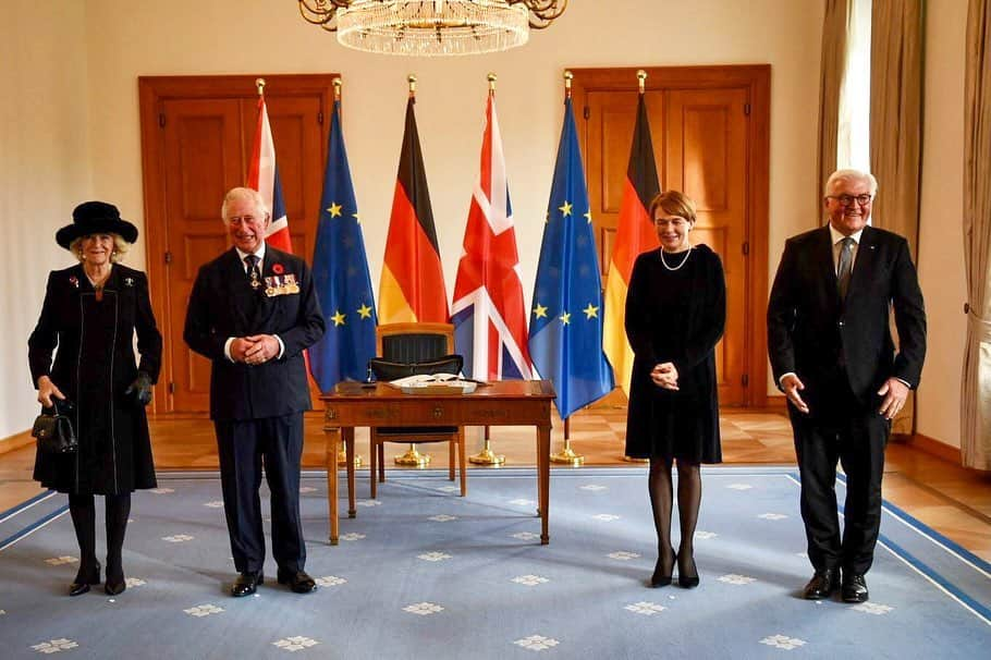 クラレンス邸さんのインスタグラム写真 - (クラレンス邸Instagram)「The Prince of Wales and The Duchess of Cornwall are received by President Steinmeier and Mrs Budenbender at Bellevue Palace, the President’s official residence in Berlin.」11月15日 20時40分 - clarencehouse