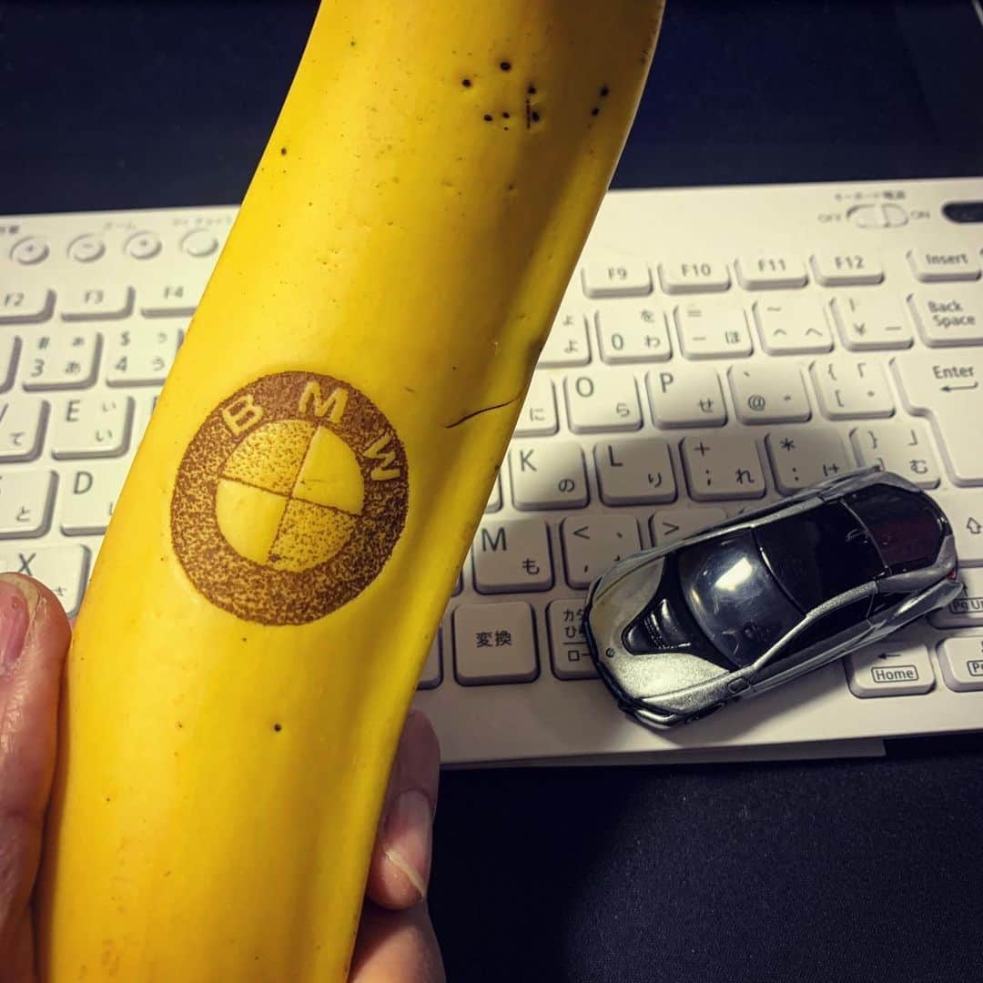エンドケイプのインスタグラム：「#banana  #bananaart  #bmw  #logo  #バナナ  #バナナアート #バナナート #エンドケイプ」