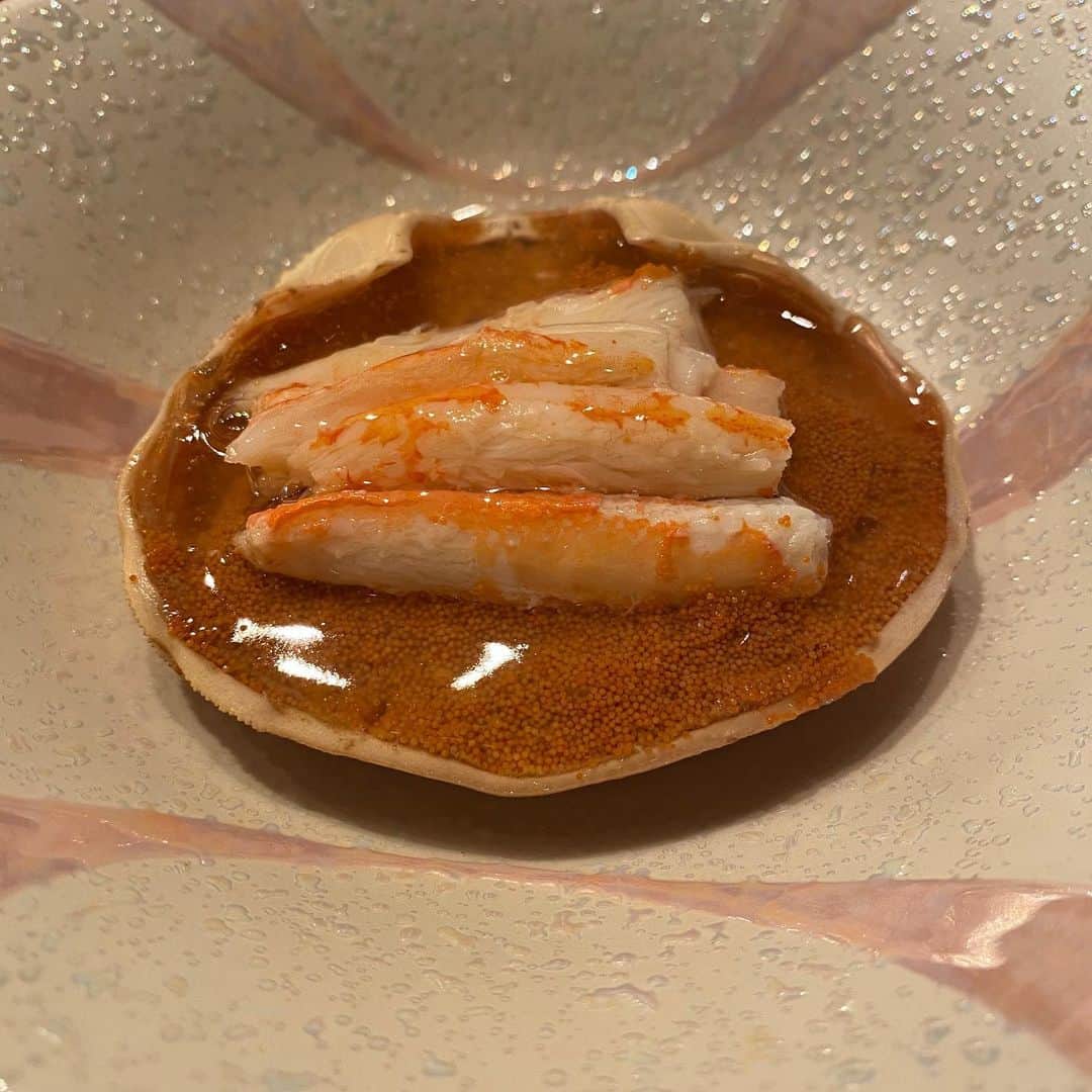 麻美さんのインスタグラム写真 - (麻美Instagram)「蟹🦀とフグ🐡が 美味しい季節❣️ ． 全て薄味で 素材の旨みとお出汁の味が絶妙でした ． 本当☺️美味しかった ． @sariri.09035  サリさんいつもありがとう😊 ． @mayumikawamura_  まゆみさん 改めておめでとう🎉」11月15日 20時49分 - mami0s