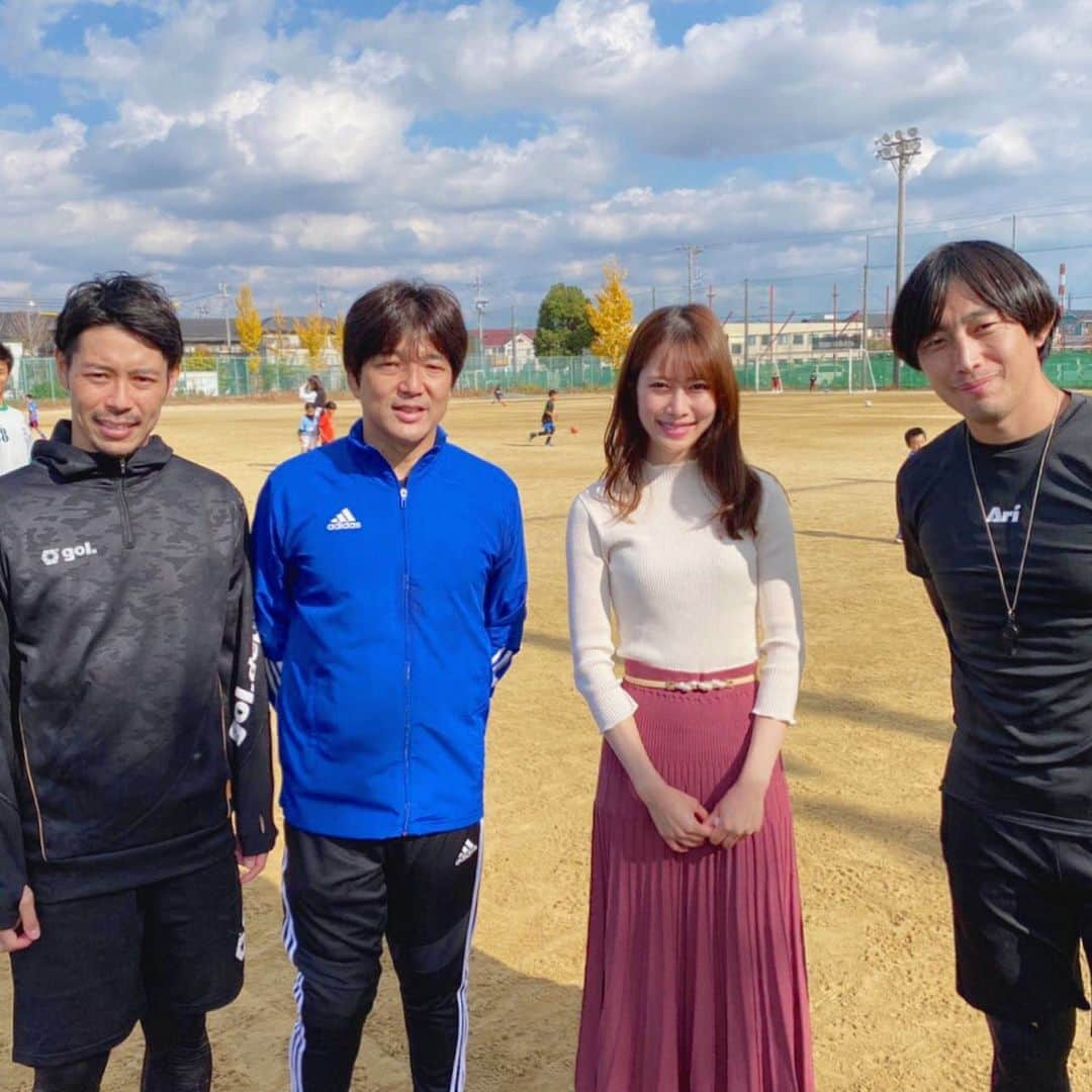 高木由麻奈のインスタグラム：「本日は、コアラドライブ安城プレゼンツの﻿ サッカーイベントの司会として参加させていただきました。﻿ ﻿ イベントでご一緒した﻿ #名波浩 さん #河村崇大 さん #成岡翔 さん と写真を撮っていただきました💫﻿ ﻿ このような機会に呼んでいただけた事﻿ ものすごく嬉しいです☺️﻿ 本日もたくさんの事を学ばせていただきました!﻿ 次に活かせられるように頑張ります!🔥﻿ ﻿ ﻿ そして今回、﻿ コロナウイルス感染拡大に伴いしっかりと感染予防を﻿ 徹底しての開催となりました！﻿ ﻿ 子供達もコロナ禍で、﻿ なかなかサッカーをやる機会が無かったと思います。﻿ すごく喜んでいる姿を見られて嬉しかったです🤗﻿ ﻿ ﻿ 私ごとですが、﻿ 今日1日いろんなお話を聞いて﻿ 名波さんのような生き方に憧れました。﻿  #コアラドライブ #安城 #岡崎城西高校 #岡崎城西高校サッカー部 #サッカー #football」