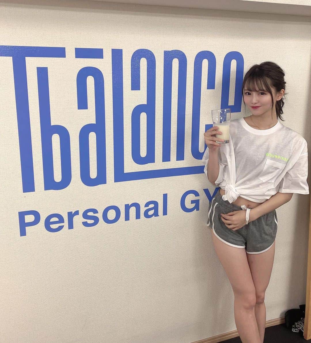 吉田恵美さんのインスタグラム写真 - (吉田恵美Instagram)「@t.balance 渋谷店にて パーソナルトレーニングしてもらってきました💪  売り子がなくなり運動量が減って太るのを懸念して始めました。笑  元々普通のジムには通っているのですがパーソナルだと正しい鍛え方やアドバイスを教えてもらえるので並行して通います🙆‍♀️  そしてトレーナーさん同い年で共通の友達もいて楽しかった！世の中狭い！  最後にプロテインも飲みました。 マッチョ目指しちゃいます！  銀座店も最近オープンしたみたいです〜  ウェアとパソコンケースは @ground_n_ace さんのものです  着心地もいいし透け感が可愛い❤️  #tbalance #groundnace #グランダンエース」11月15日 21時06分 - _yoshida_megumi