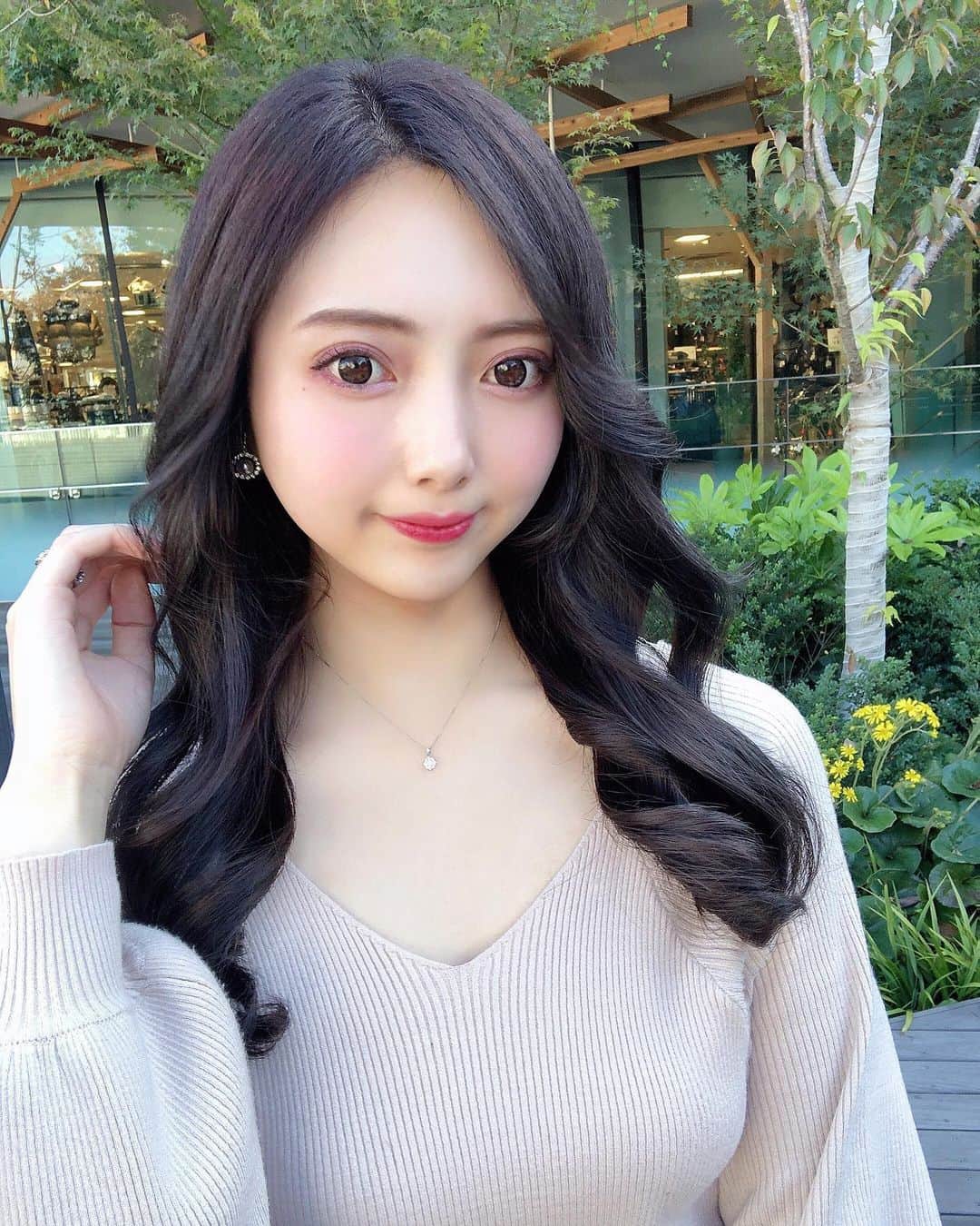 のインスタグラム：「. 定期的にトリートメントしてもらってるおかげで 前よりだいぶ髪質がよくなった気がする…😽♡ . . 池田さんはその人の髪質に合わせて トリートメントを選んでくれるからおすすめだよ！ みんなも是非行ってみてね〜🥰 . . ✂︎ @iketamu_style ✂︎ . . . .  #ヨシンモリ #韓国ヘア#韓国 #撮影データ#メイク #韓国メイク#ブルベ #まつげパーマ #パリジェンヌラッシュリフト #ビジョビ　#photo #pic @b_b_j.j #photography #make #followｍe #lfl #makeup #me #f4f #l4l #photooftheday #fff #like4like #follow4follow #ootd #instagood」