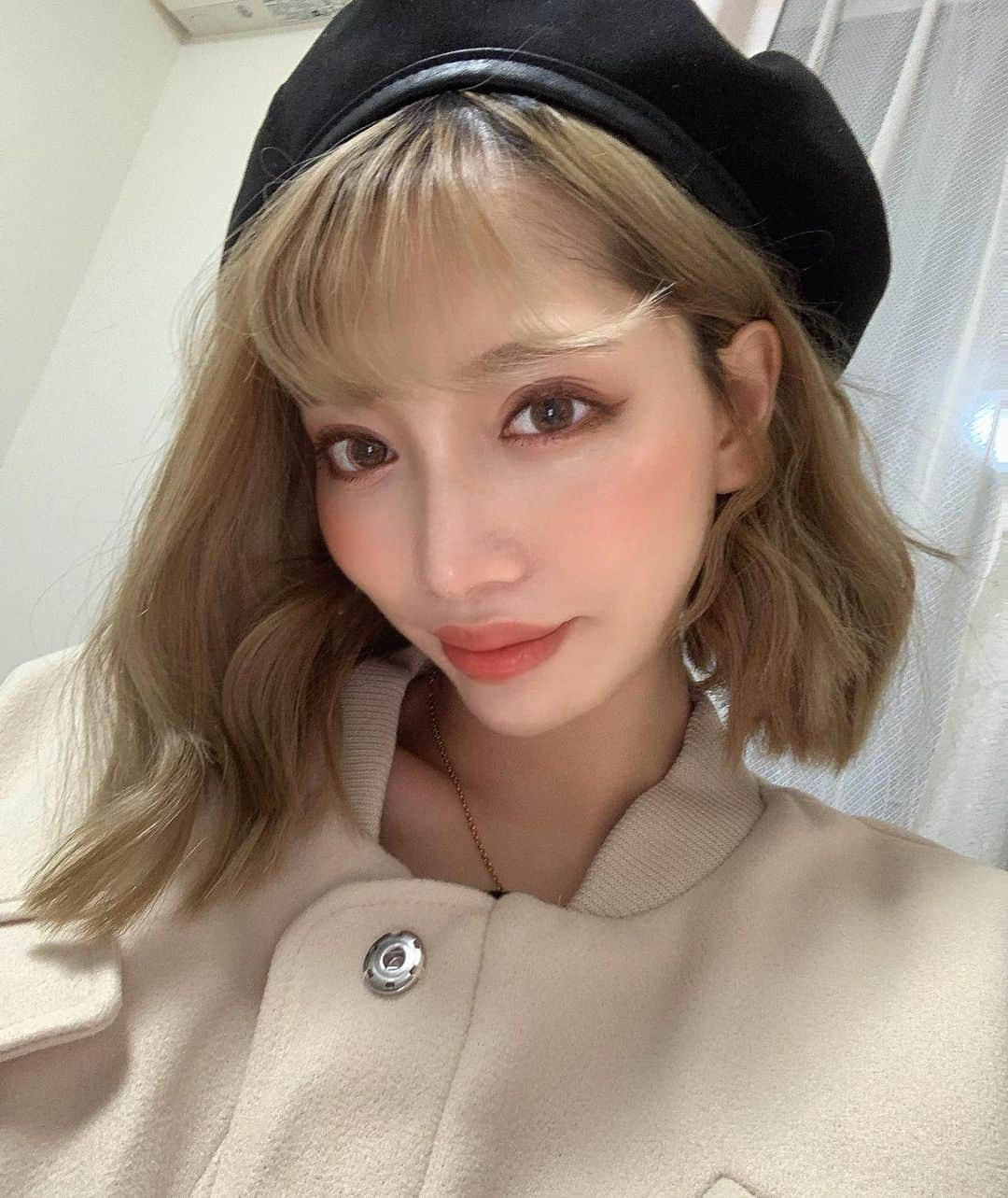 りえさんのインスタグラム写真 - (りえInstagram)「ベレー帽被りたくて、久しぶりにお化粧したよん💄 Darichベレーさん2色買って正解だったな🤨💓 ※もう本気で髪の毛限界の領域..はよ美容院...  今週で新生児が終わってしまうの😿 今日でおむつも新生児サイズからSサイズに切り替え... サイズアウトはやかったな🤭🤭 成長が嬉しい反面、寂しさも😌  #Darich#Darichコーデ#ダーリッチ#ベレー帽#帽子コーデ#ヘアアレンジ#ショートヘア#ベレー帽コーデ#女の子ママ#女の子ベビー#令和2年ベビー#赤ちゃんのいる生活」11月15日 21時03分 - ririri060800