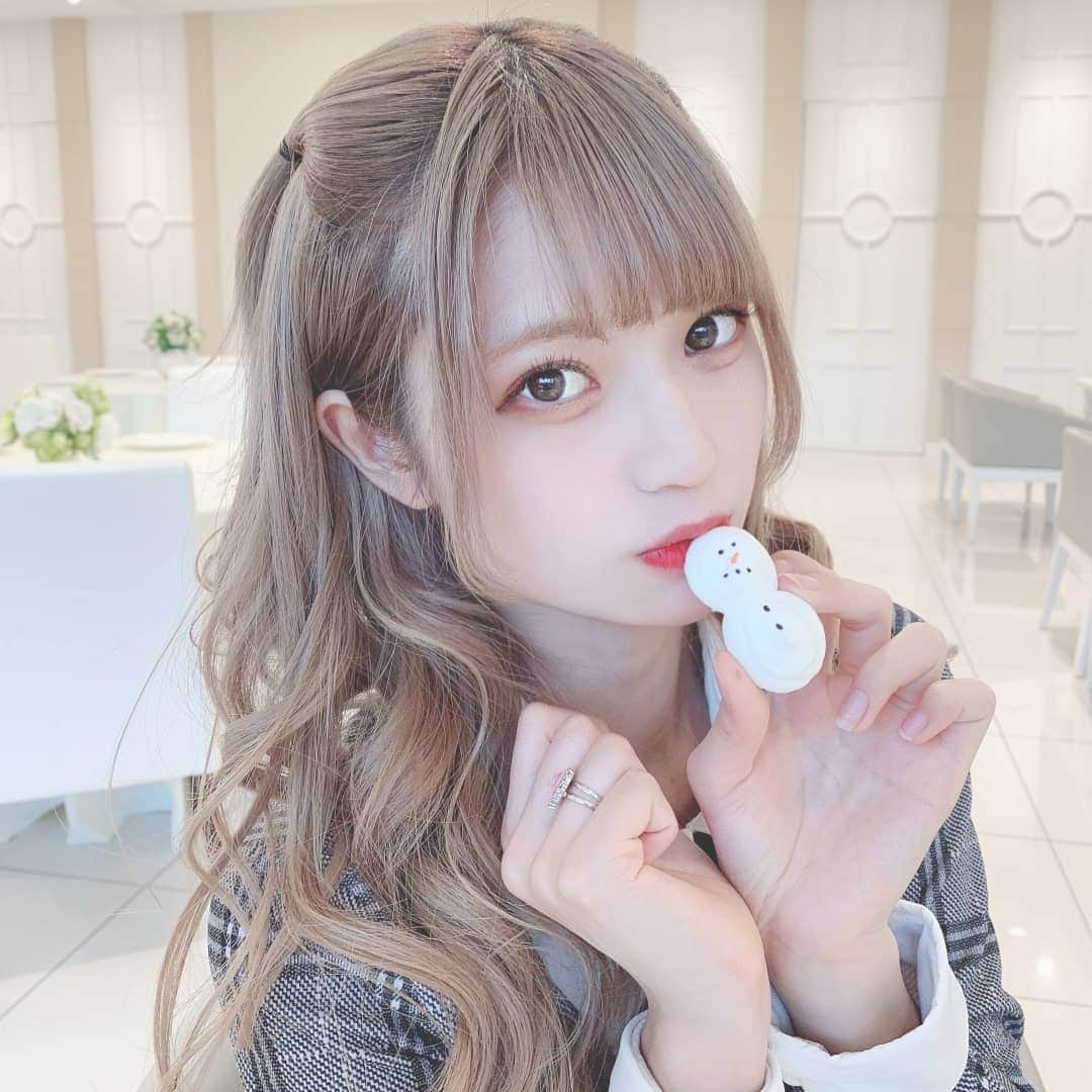 眞白ありすさんのインスタグラム写真 - (眞白ありすInstagram)「雪だるま可愛すぎたんだ～🥺  可愛すぎて一番最後まで残しちゃった🥺  . . . . . . . #目白カフェ　#目白グルメ 　#アフタヌーンティー　#アフタヌーンティー部 　#アフタヌーンティー巡り #ヌン活　#東京カフェ巡り #カフェ巡り部 #東京女子部 #purelamo #ピュアラモカフェ　#lafary_jp  #インスタ映え #インスタ映えスイーツ #ビジョビジョ」11月15日 21時14分 - alice.ee1010