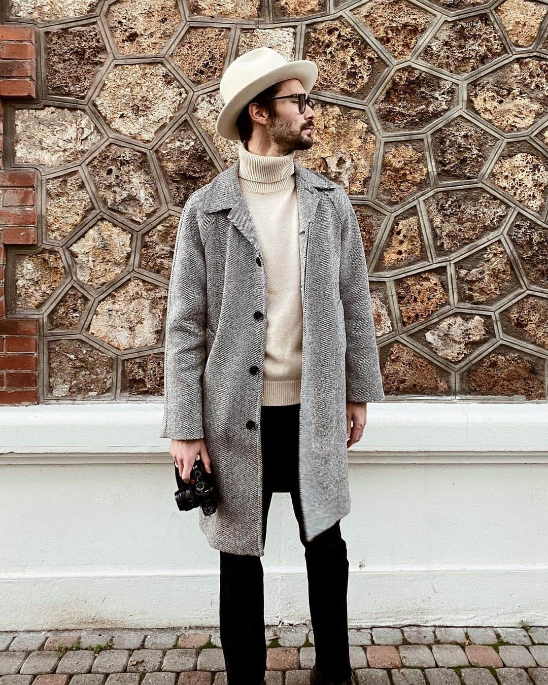 NICOLAS SIMOESのインスタグラム：「[SUNDAY’S STROLL 🍁] • It felt good been out from social medias for a week. A week to focus on other projects and to take a break needed. Have a lovely sunday guys 🙏🏻」
