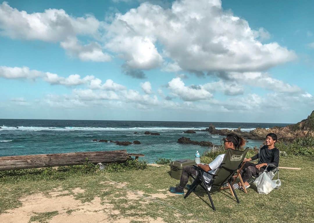 安藝正俊のインスタグラム：「▶︎【《沖縄キャンパー必見》沖縄移住民の一日 @アダンビーチ & 宜名真漁港】  沖縄にいると休日はこうなりますw  朝から沖縄北部へ釣り遠征🎣  お昼は休憩がてら、沖縄北部東海岸にある 『アダンビーチ』でプチキャンプ🏕 ➡︎どんな雰囲気か動画(3枚目)ありますのでぜひ♪  ※ここは抜群に景色もよくて、管理棟もあるのでおすすめです👏 強風には注意してくださいw  その後は夕まずめねらいで再度ギナマへ出陣！  そして帰宅🚙  相棒 @seki__42 ちゃんと 丸一日アウトドアライフな休日でした👏  さて、また明日からもアウトドアな日々が続きます😉  乞うご期待 👍w : #沖縄 #沖縄移住 #沖縄好きな人と繋がりたい  #海 #海のある生活  #海好きな人と繋がりたい  #何気ない瞬間を残したい  #写真好きな人と繋がりたい  #島暮らし #ライフスタイル #スローライフ #アウトドア #ソトアソビ #インスタ映え #キャンプ #キャンパー #ビーチスタイル #キャンプ好きな人と繋がりたい  #ダレカニミセタイケシキ  #okinawa #okinawalife #lifestyle #outdoor #goout #camp #goodvibes #crazycamp_jpn #캠프」