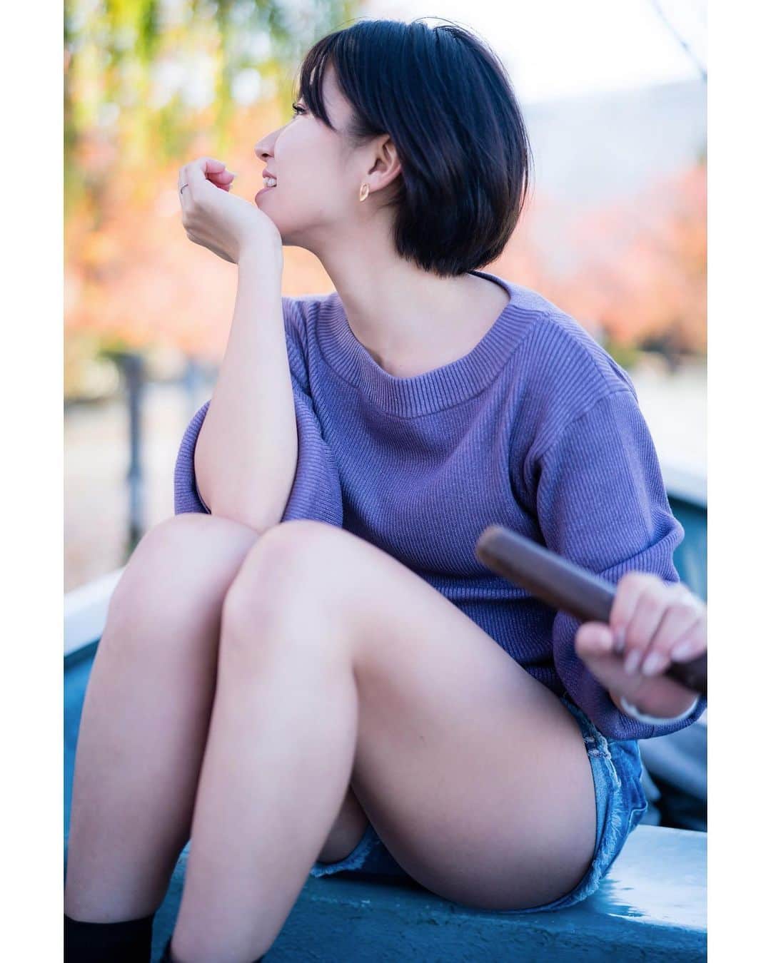 ほなみのインスタグラム：「. 秋を感じる一日🍁 . 紅葉に囲まれながら 初めてボートを漕いで楽しかった♡ . 自然に囲まれてる時が一番幸せ☺︎  撮影のたびに知らない東京を知れて 好きになる🥰 . photo @key_camera  いつも引き出してくださって ありがとうございます💞 .」