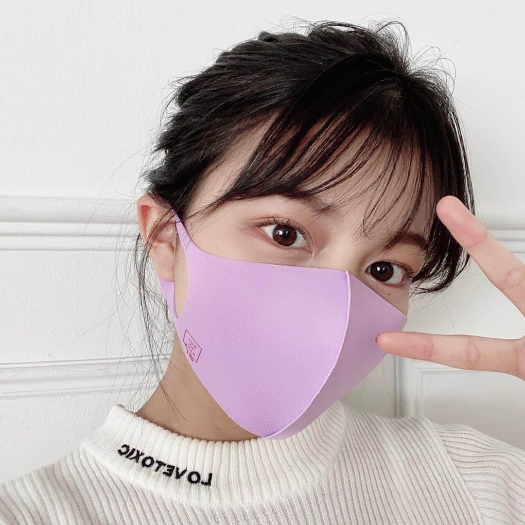 北川花音のインスタグラム：「﻿ 昨日の投稿でつけてたマスクは﻿ 今月号のnicolaの﻿ KOL ME BABYさんとのコラボ付録だよ〜🥀﻿ ﻿ かわいいからつけてみてね〜♡﻿ ﻿ #kolmebaby  #ニコラ　#nicola  #ニコラ　#北川花音」