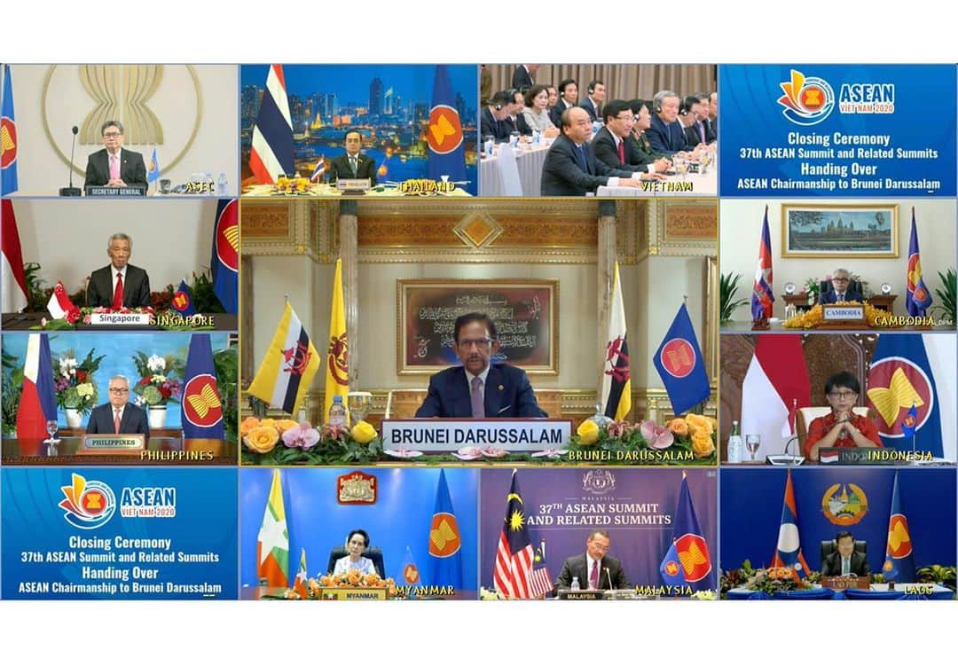リー・シェンロンさんのインスタグラム写真 - (リー・シェンロンInstagram)「Wrapped up a productive few days of dialogue at the 37th @asean Summit and Related Summits. ⠀ Over the weekend, #ASEAN leaders met our partners, individually, as well as in a group at the ASEAN Plus Three Summit and the East Asia Summit. In our discussions on regional and international developments, I talked about collaborating more in combating COVID-19, ensuring vaccine multilateralism, and supporting economic recovery across our region.⠀  ⠀ I congratulate Vietnam for a successful #ASEAN2020! Look forward to working with our fellow ASEAN member states to strengthen ASEAN Centrality and unity under Brunei’s chairmanship over the next year. – LHL⠀ ⠀ ([2-5] MCI Photos by Fyrol)」11月15日 21時27分 - leehsienloong