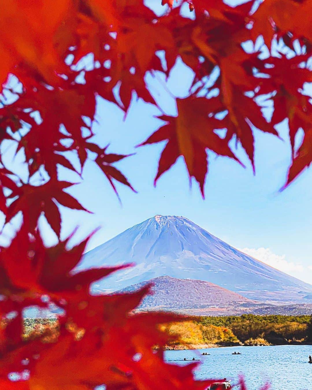 Kazukiさんのインスタグラム写真 - (KazukiInstagram)「. Fuji power. . . . . #富士山#紅葉#精進湖キャンピングコテージ」11月15日 21時28分 - kazukihamano
