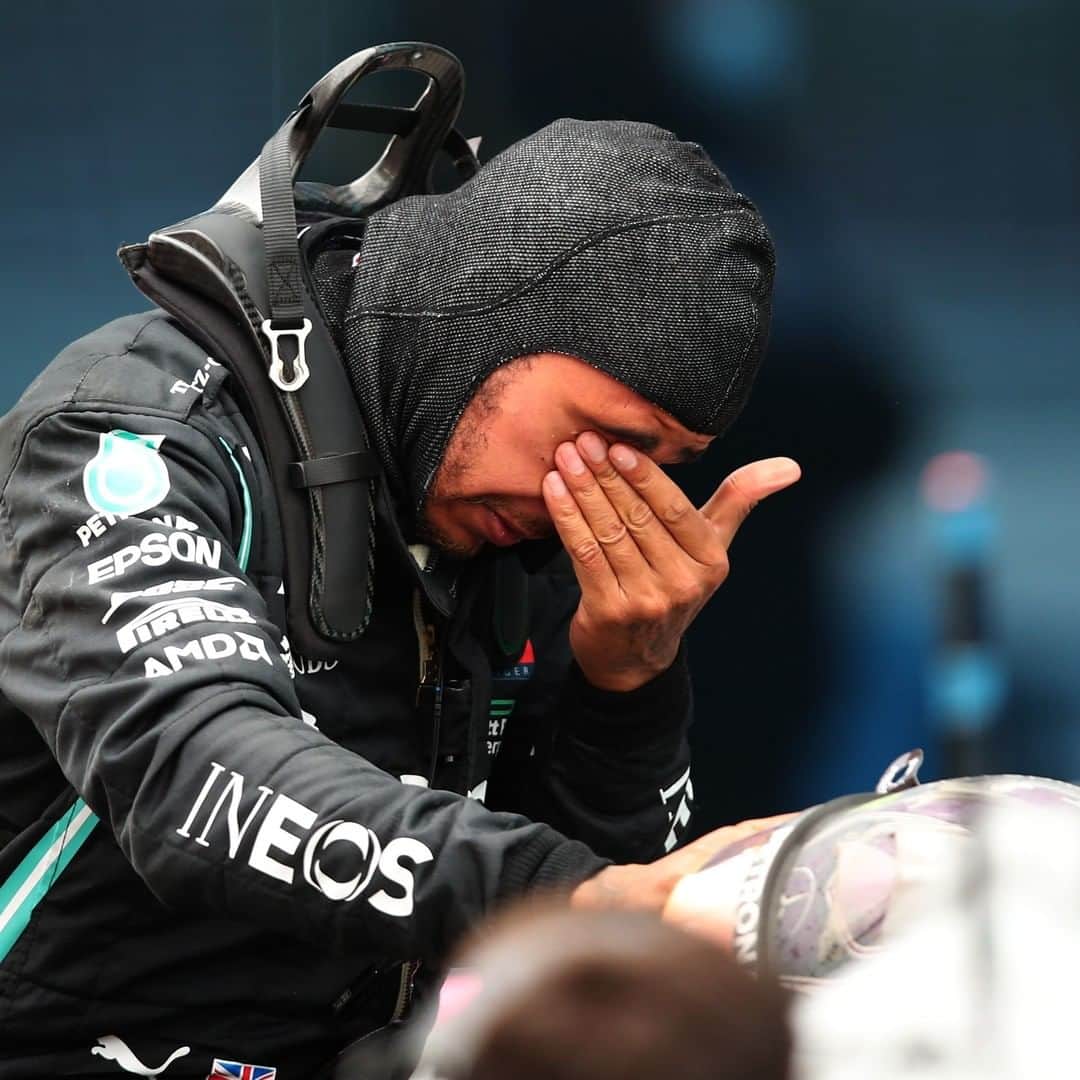 F1さんのインスタグラム写真 - (F1Instagram)「All the emotions 😍  #F1 #Formula1 #S7illRising #LewisHamilton #TurkishGP」11月15日 21時38分 - f1