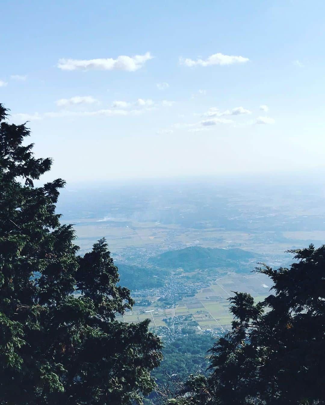 MAOさんのインスタグラム写真 - (MAOInstagram)「先々々週くらいの筑波山登山。 . 服がなかったので、もろジョギングの人みたくなったし、やっぱり登ってる姿はエヴァンゲリオンだった。 山頂もいいけど、中年にとっては下山後の麓の温泉が最高♨️🧖‍♀️ . 登山ハマりそう🏔 コロナがまた落ち着いたら、高尾山、御岳山、岩殿山などにも登ってみたい。 目標は低い。 . #mountain #mount #hill #trecking #hikking #sunset #つくば #筑波山 #茨城 #登山 #山 #山登り#筑波 #夕焼け #団子 #絶景 #登頂 #山頂#トレッキング #登山女子 #トレッキング女子 #秋 #行楽 #温泉」11月15日 21時45分 - mao_1206